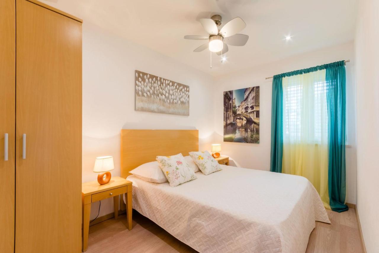 Apartments With A Parking Space Supetar, Brac - 16294 المظهر الخارجي الصورة