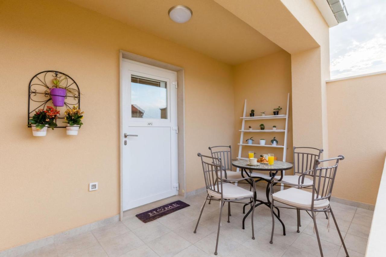 Apartments With A Parking Space Supetar, Brac - 16294 المظهر الخارجي الصورة