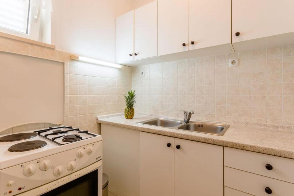 Apartments With A Parking Space Supetar, Brac - 16294 المظهر الخارجي الصورة
